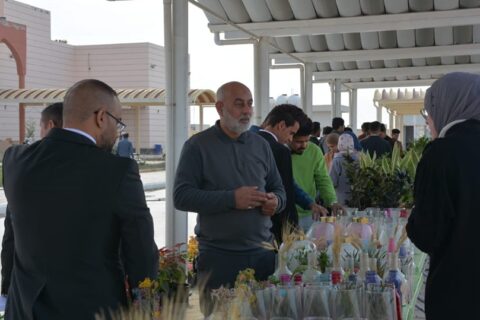 بالصور: كلية الإمام الكاظم في ذي قار تُقيمُ معرضها الأول للزهور والنباتات