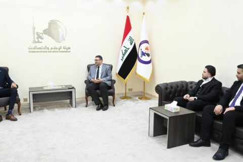 رئيس هيئة الإعلام والاتصالات يكرم عدداً من الشباب المبدعين في مجال الأمن السيبراني
