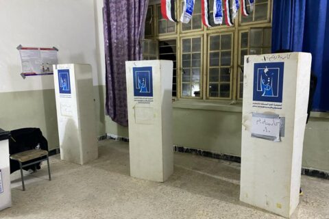 بالصور: مع قرب إغلاق صناديق التصويت الخاص وارتفاع نسبة المشاركة مراكز التصويت تخلو من الناخبين