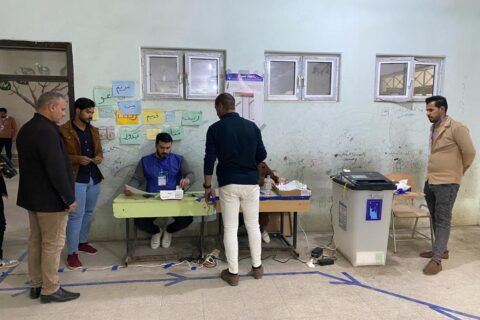 انتخابات ذي قار تعلن بدء عملية العد والفرز اليدوي لمحطات الاقتراع العام