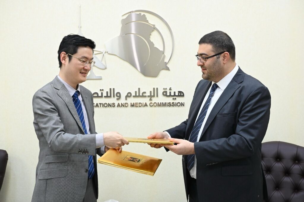 رئيس هيئة الإعلام والاتصالات يوقع مذكرة تفاهم مع شركة "هواوي" لتعزيز الابتكار والتدريب في مجال الأمن السيبراني