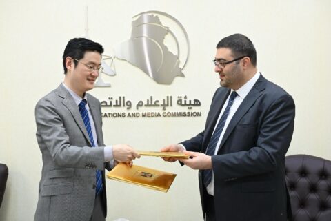 رئيس هيئة الإعلام والاتصالات يوقع مذكرة تفاهم مع شركة "هواوي" لتعزيز الابتكار والتدريب في مجال الأمن السيبراني