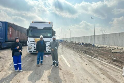 بالصور: بيئة ذي قار تشرف على نقل نفايات الكيميائية من حقل الغراف النفطي