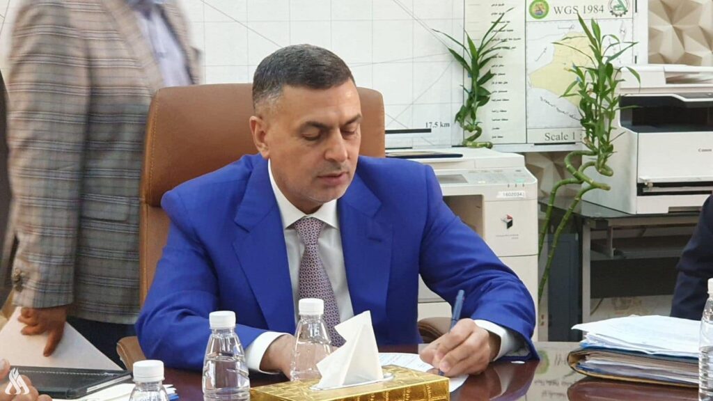 محافظ البصرة يصادق على سندات ملكية مشروع النبراس للبتروكيمياويات