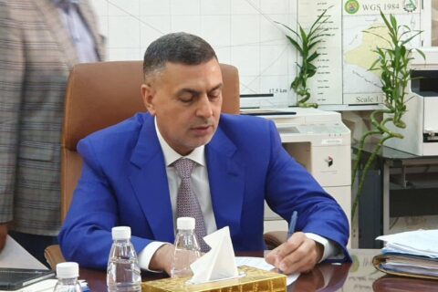 محافظ البصرة يصادق على سندات ملكية مشروع النبراس للبتروكيمياويات