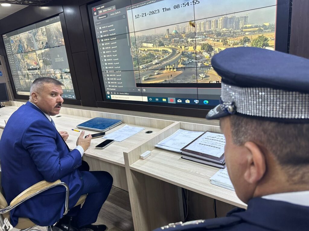 وزير الداخلية يشرف شخصياً على حركة سير العجلات ويصدر توجيهات لمدراء المرور