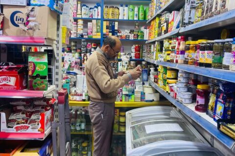 صحة ذي قار تضبط كميات من المواد الغذائية المنتهية الصلاحية في اسواق سيد دخيل