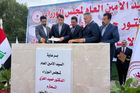 بالصور: الامين العام لمجلس الوزراء يضع حجر الاساس لمشروع فندق استثماري دولي في ذي قار ويتابع مشروع الاراضي المخدومة