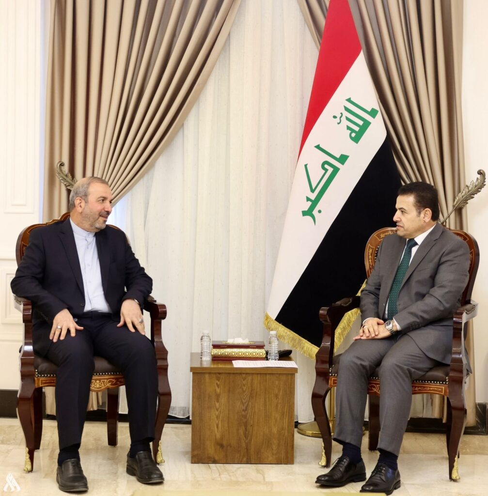 الأعرجي والسفير الإيراني يؤكدان على حل جميع الإشكالات عبر الحوار