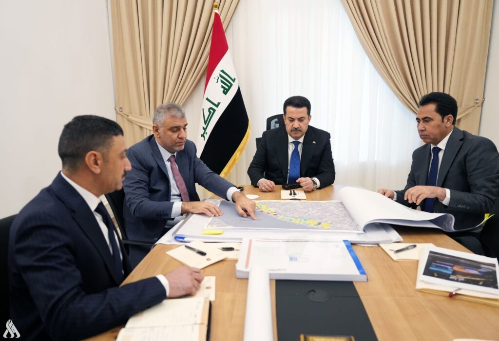 رئيس الوزراء يطلع على تصاميم الواجهة النهرية لمدينة الموصل