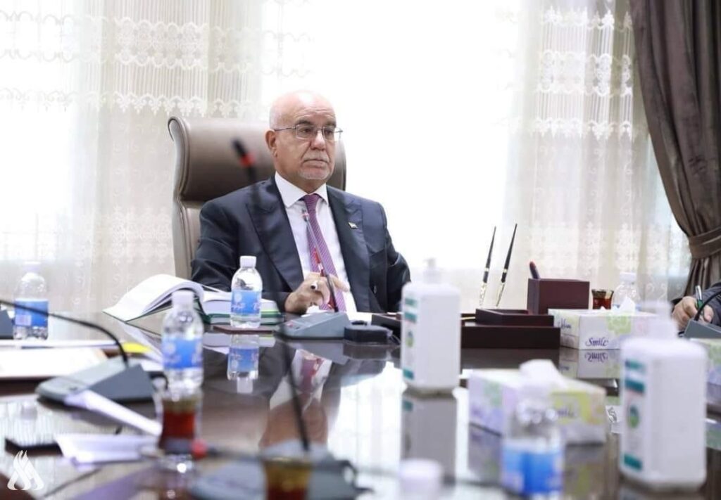 وزير الصحة يعلن عن تسهيلات للنهوض بالقطاع الدوائي في العراق
