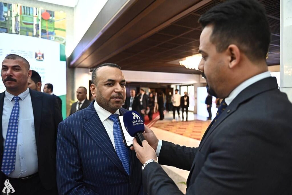 وزير العمل يعلن إكمال الربط الإلكتروني والشبكي بدوائر الوزارة بنسبة 100٪