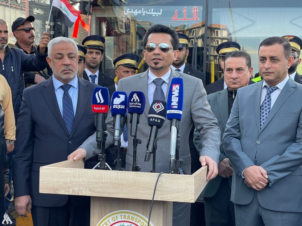 وزير النقل يعلن افتتاح خط جديد للنقل العام يمر بخمس مناطق في بغداد