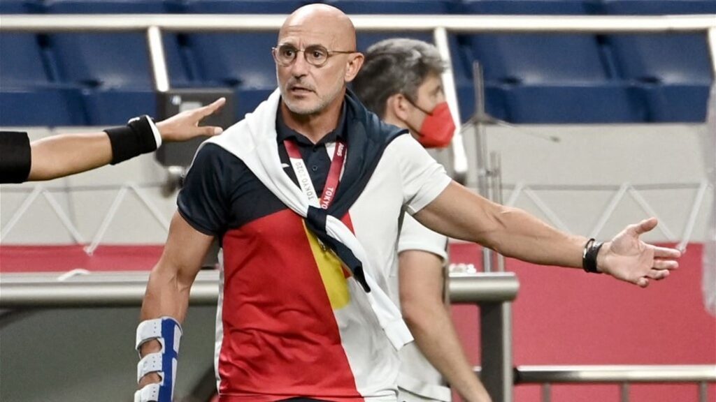 الاتحاد الاسباني يمدد عقد مدرب "لاروخا"