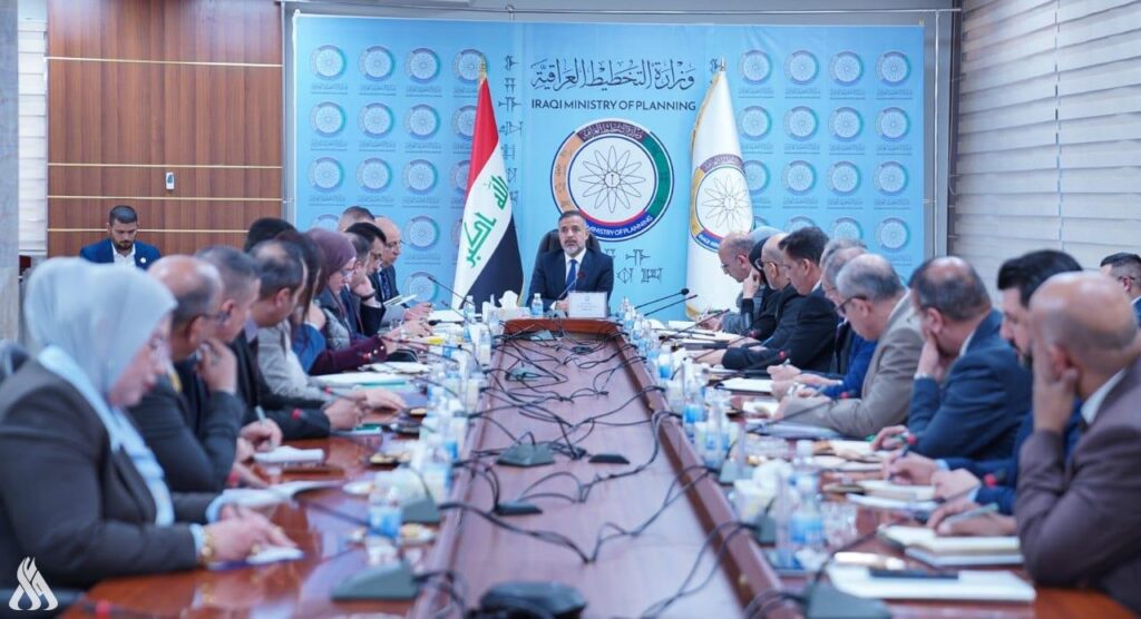 وزير التخطيط يصدر توجيهات بشأن معالجة المشاريع المتلكئة والتعداد العام للسكان