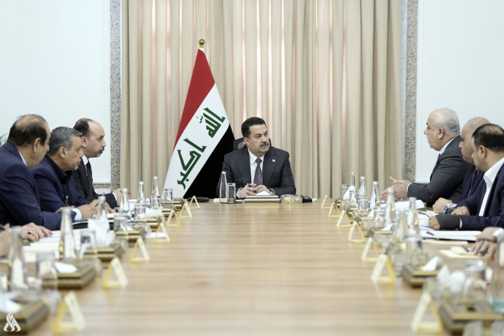 اجتماع برئاسة رئيس الوزراء يناقش مشاريع الجهد الخدمي وخطط استمرار تزويد المواطنين بالطاقة