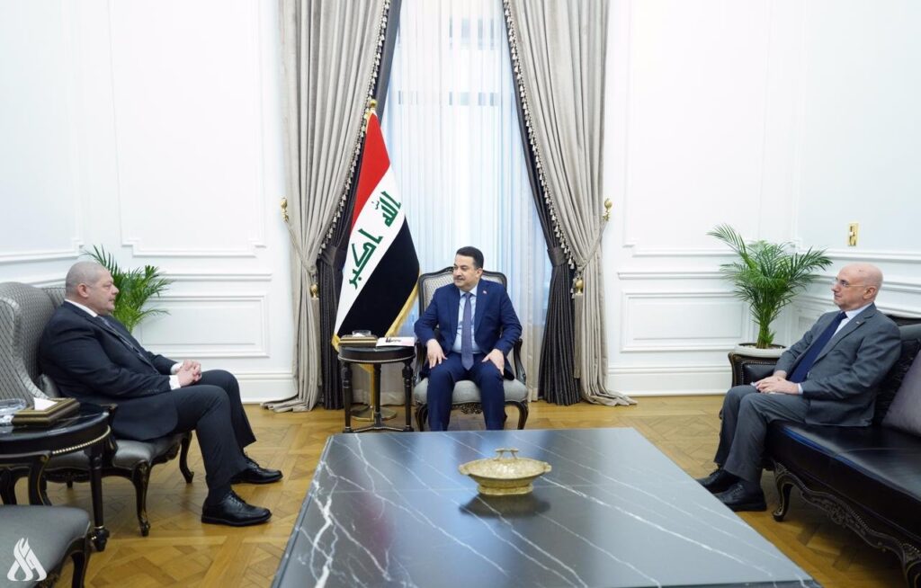 رئيس الوزراء يشيد بالتعاون الثلاثي بين العراق ومصر والأردن