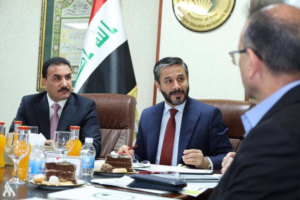 وزير التعليم يبحث المنح الدراسية المقدمة من العراق والسعودية